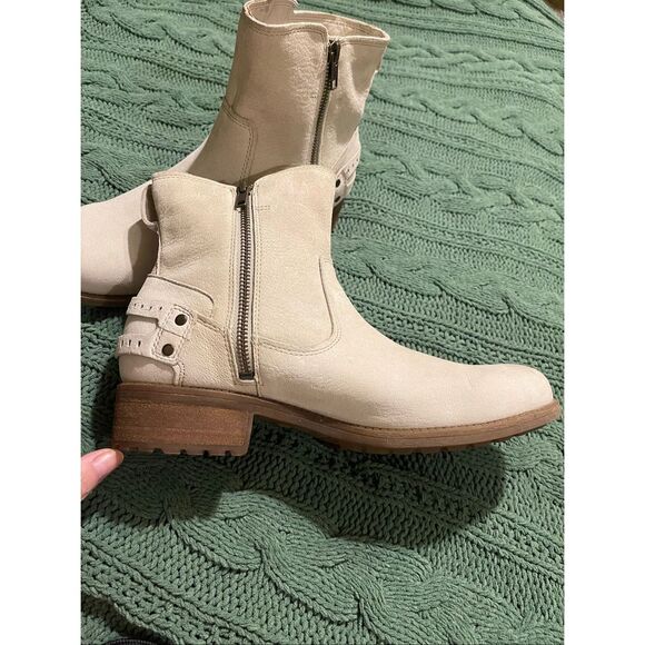 UGG Orion Moto Ankle Suede boots Light Beige Sz 11 - Picture 16 of 16